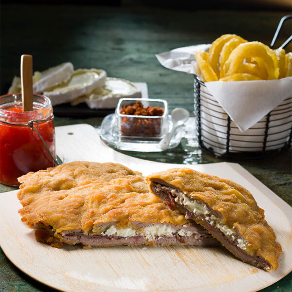 Cachopo asturiano de ternera relleno de cecina y queso de cabra