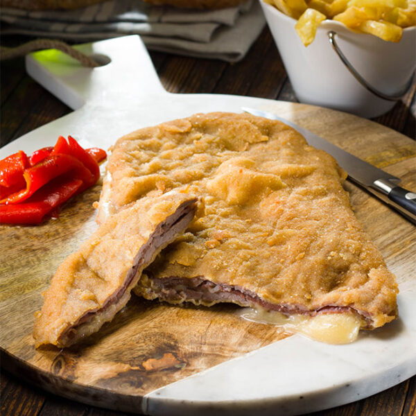 Cachopo asturiano de ternera relleno de jamón y queso